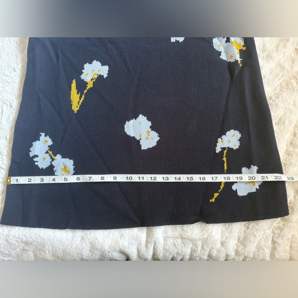 Floral Sleeveless Midi Dress - Navy and White - Picture 7 of 9